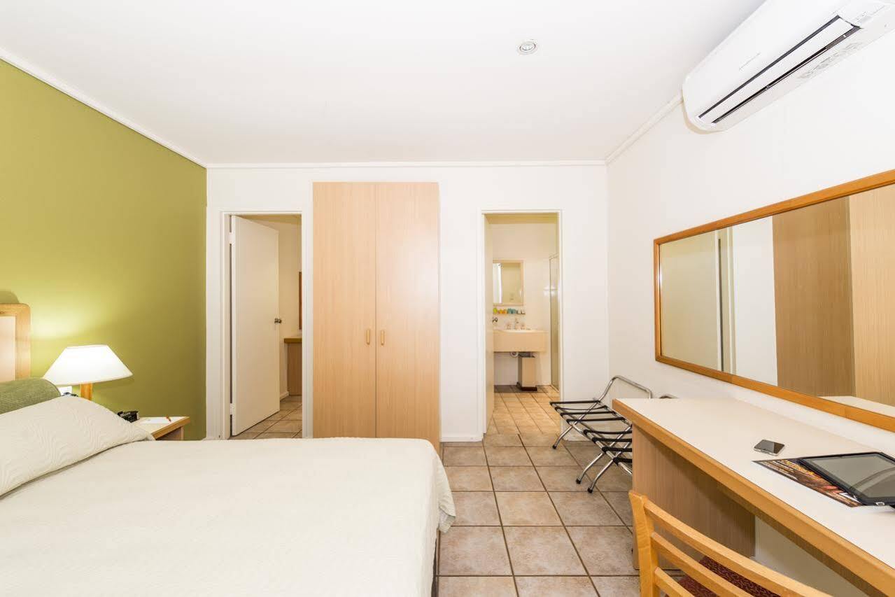 The Cambridge Kununurra Hotel Екстериор снимка