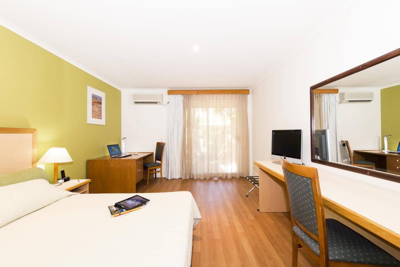 The Cambridge Kununurra Hotel Екстериор снимка